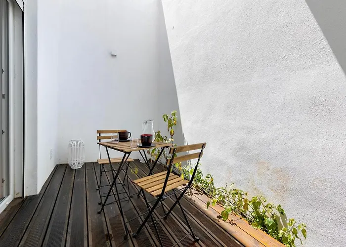 Your Dream Stay: Modern Amenities, Historic Charm * Lissabon