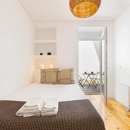 Апартаменты Your Dream Stay: Modern Amenities, Historic Charm Лиссабон