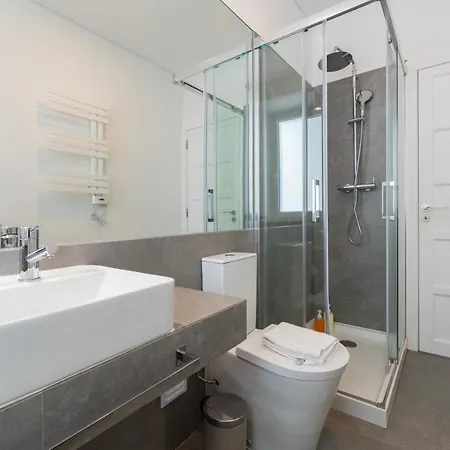 Your Dream Stay: Modern Amenities, Historic Charm Apartmán