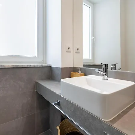 Your Dream Stay: Modern Amenities, Historic Charm * Lisbon