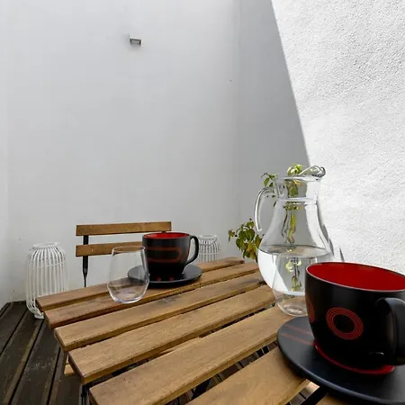 Your Dream Stay: Modern Amenities, Historic Charm Lisbon