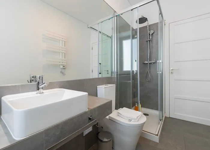 Your Dream Stay: Modern Amenities, Historic Charm Апартаменты