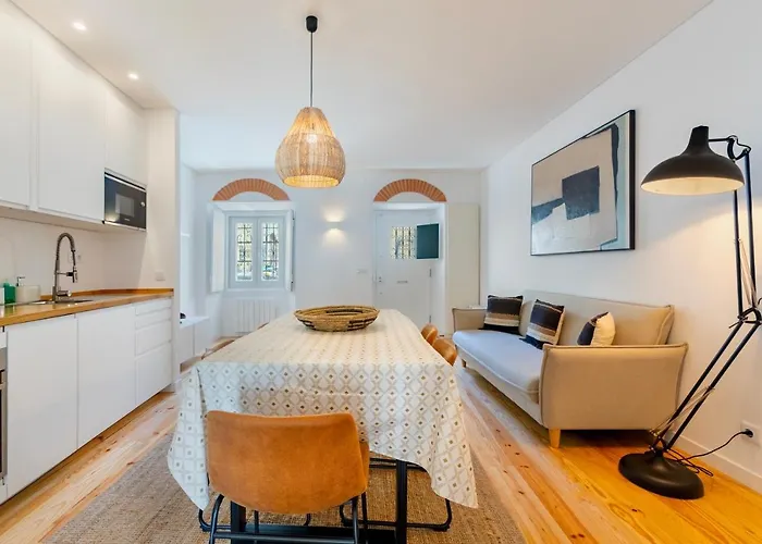 Your Dream Stay: Modern Amenities, Historic Charm *